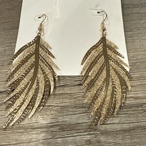 NEW 3” Long SHEIN Gold Tone Feather Fashion Jewelry Dangle Pierced Earrings Hook